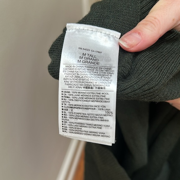 Banana Republic V-Neck Sweater - tall size! - Picture 7 of 7